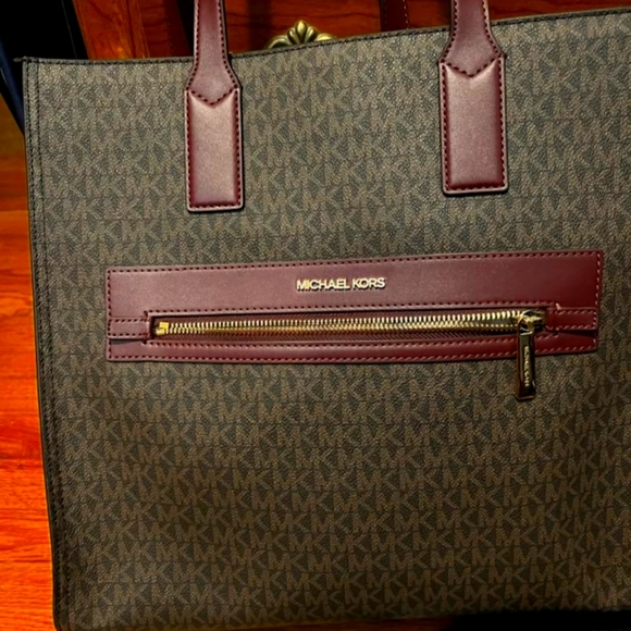 Micheal Kohrs Large Tote - Picture 5 of 7